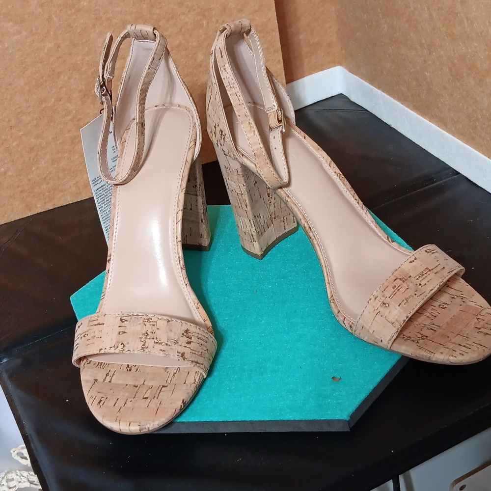 Elegant Crook Color Block Heel Sandals